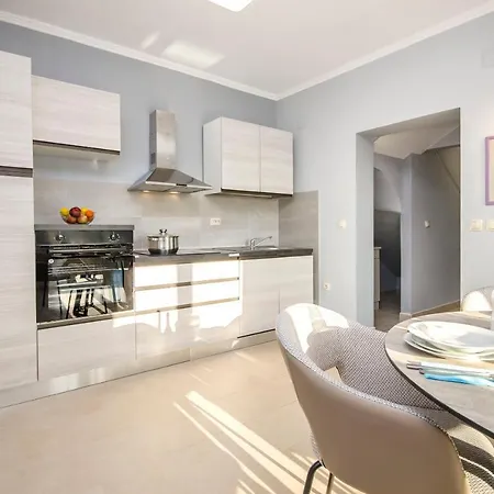 Maris * Tribunj (Sibenik-Knin)