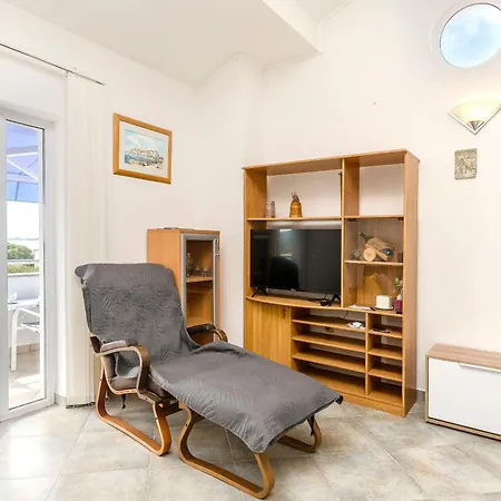 Maris * Tribunj (Sibenik-Knin)