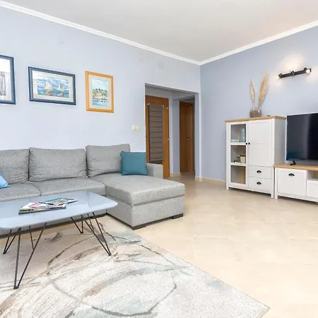 Maris * Tribunj (Sibenik-Knin)